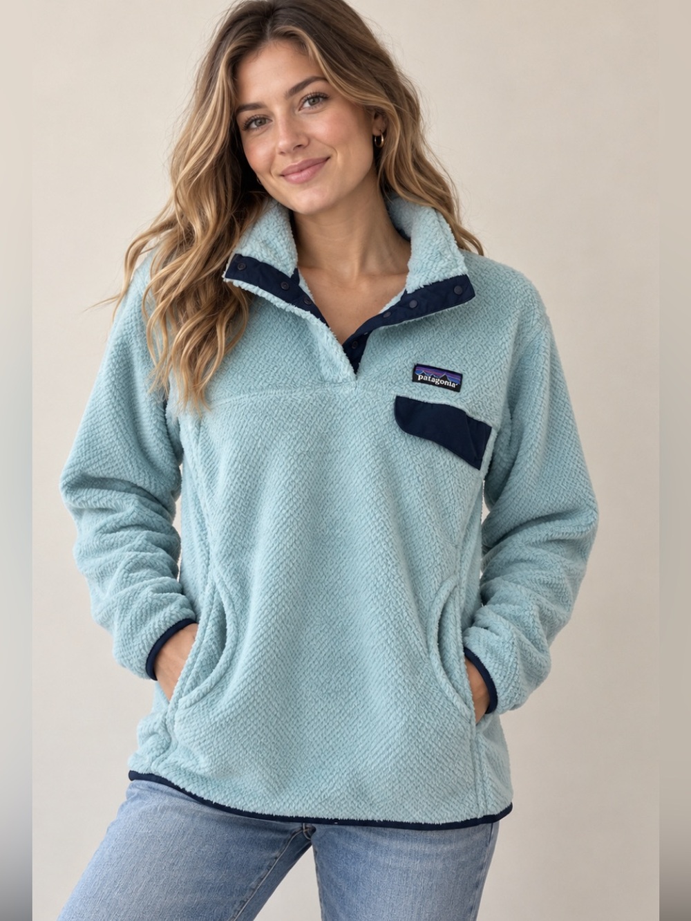 Patagonia Women's Light Blue Retro Fleece Pullover Jacket fits smaller  M